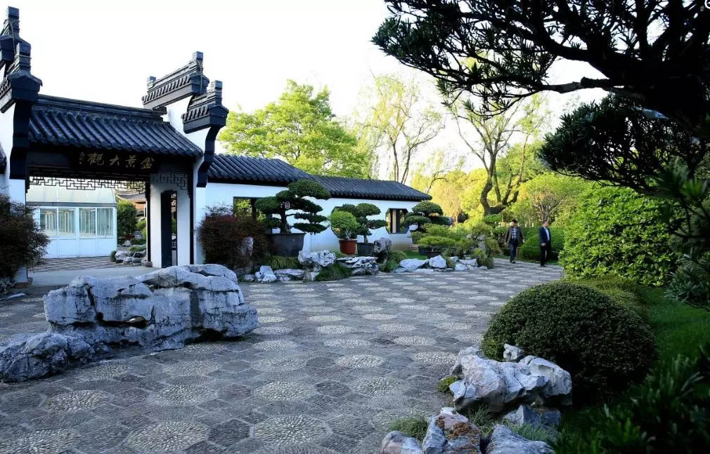四月綠化養(yǎng)護(hù)管理
